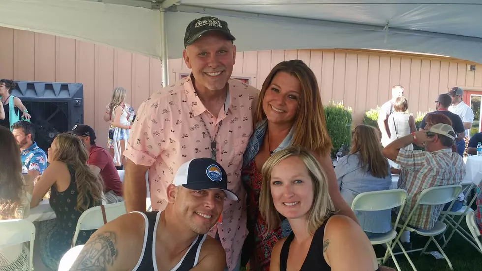Blake Shelton Shenanigans (concert pics)